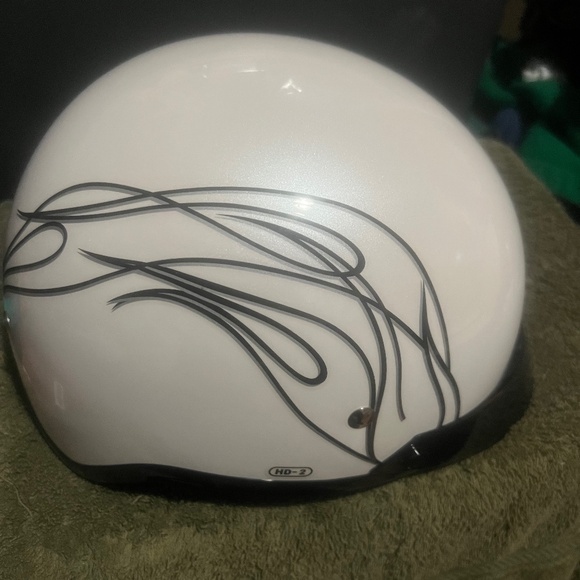 Women's Harley Davidson Pearl White Half Helmet with Pinstriping, size XS - Picture 1 of 7